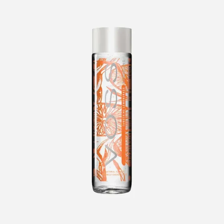 Perlivá voda mandarinka, lemongrass ve skle