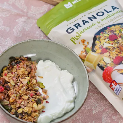 Pistáciová granola s malinami a bílou čokoládou 6 x 400 g